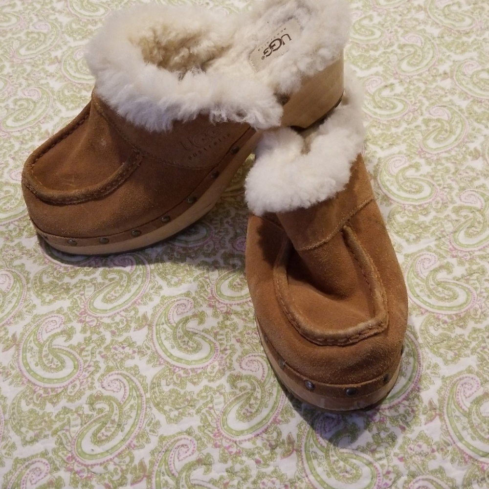 UGG CLOGS - Picture 1 of 2